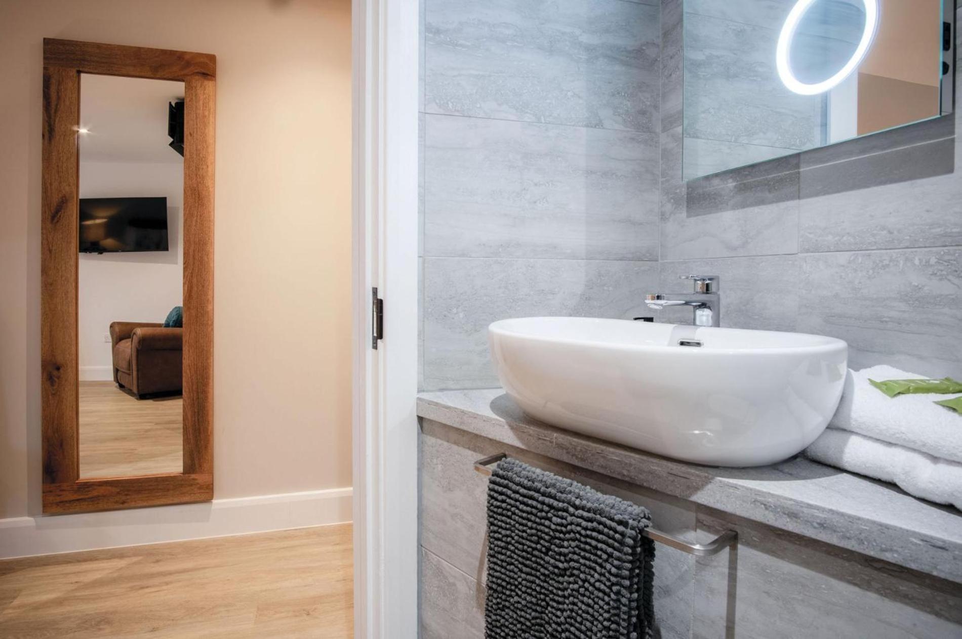 Suite 1 - Sleeping Giant Hotel - Pen Y Cae Inn Brecon Eksteriør bilde